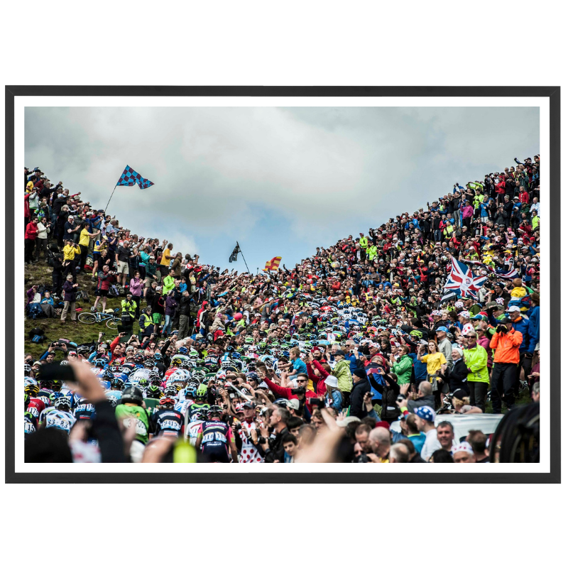 Peloton au milieu du public, Tour de France 2014
