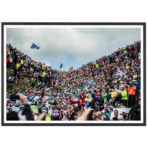 Peloton au milieu du public, Tour de France 2014