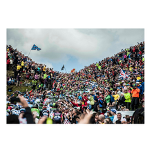 Charger l'image dans la galerie, Peloton au milieu du public, Tour de France 2014