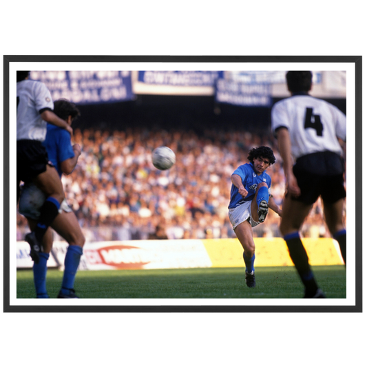 Diego Maradona au coup franc, Napoli 1989
