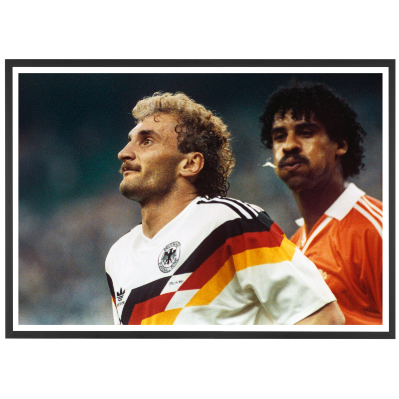 Il famigerato incidente di sputi di Rijkaard che coinvolse Völler, 1990