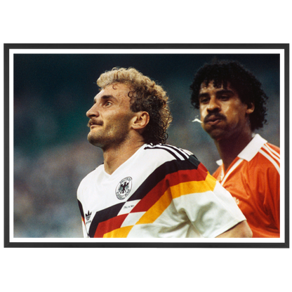 Il famigerato incidente di sputi di Rijkaard che coinvolse Völler, 1990