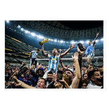 Charger l'image dans la galerie, Lionel Messi avec la Coupe du Monde, 2022
