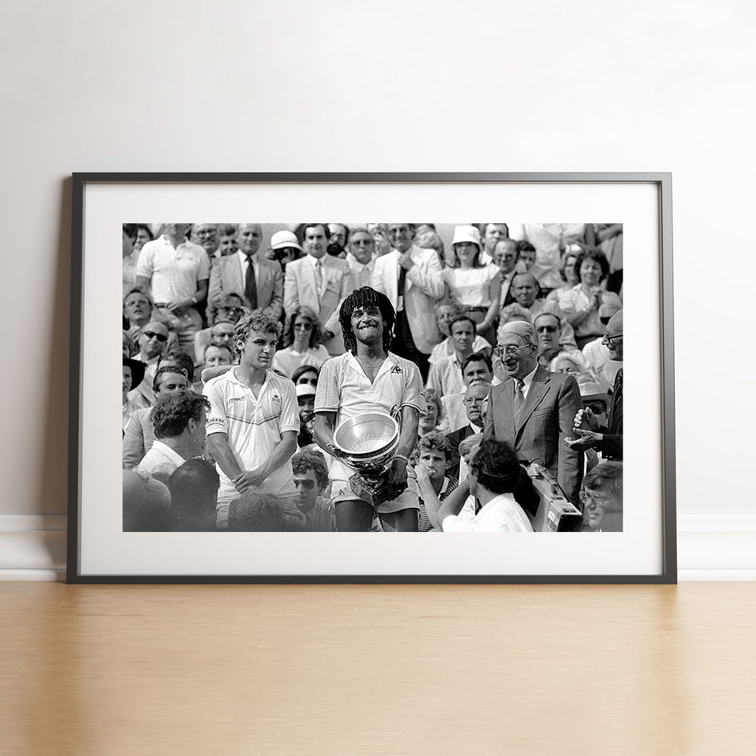 Yannick Noah soulève le trophée, Roland-Garros 1983