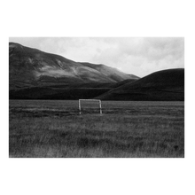 Charger l'image dans la galerie, Une cage de but au milieu des montagnes italiennes, 2005