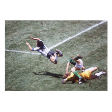 Charger l'image dans la galerie, L'envol de Diego Maradona, 1986