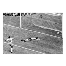 Load image into Gallery viewer, Pelé celebrates Brazil's goal in the final, 1970 World Cup
