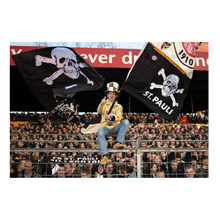 Carica l'immagine nel visualizzatore di Gallery, Tifoso del Sankt Pauli ai cancelli del Millerntor, 2007