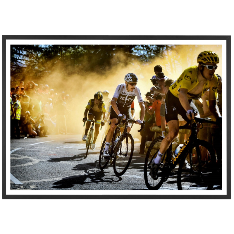 Chris Froome sotto i fumogeni sull'Alpe d'Huez, 2018