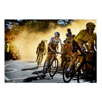 Chris Froome sotto i fumogeni sull'Alpe d'Huez, 2018