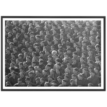 Charger l'image dans la galerie, 100 hommes et une femme dans un stade, 1973