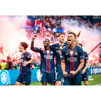 Célébration des Parisiens après le pénalty de Dembélé, Paris 2026