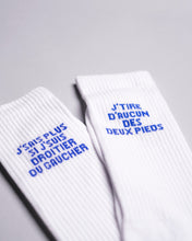 Charger l&#39;image dans la galerie, Chaussettes &quot;J&#39;sais plus si j&#39;suis droitier ou gaucher&quot;