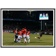 Charger l'image dans la galerie, Coup franc de Juninho contre ManUnited, 2008