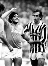 Charger l&#39;image dans la galerie, Maradona et Platini en noir et blanc, 1985