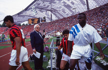 Charger l&#39;image dans la galerie, Basile Boli regard noir avant le Milan, 1993