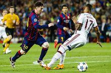 Charger l&#39;image dans la galerie, Le dribble de Messi sur Boateng, 2015