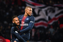 Charger l&#39;image dans la galerie, Mbappé et Neymar célèbrent ensemble, 2019