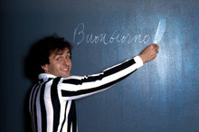 Carica l'immagine nel visualizzatore di Gallery, Tazza Maradona x Incredible Sports Flea Market