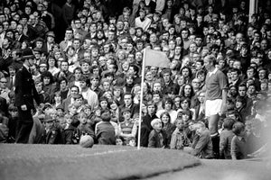 Bobby Charlton at corner, 1971