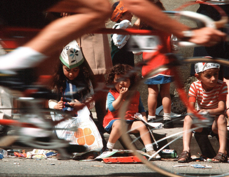 Enfants regardant passer le Tour de France, 1977