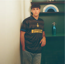 Charger l'image dans la galerie, Coffret collector maillot « Inter Milan 98 »