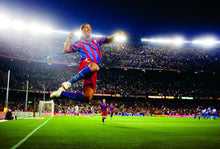 Charger l&#39;image dans la galerie, Ronaldinho célèbre un but au Barça, 2006