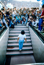 Charger l&#39;image dans la galerie, Présentation de Maradona au Napoli, 1984