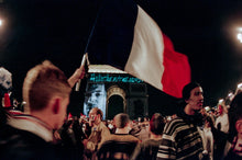 Charger l&#39;image dans la galerie, Célébration sur les Champs-Elysées, Mondial 1998