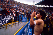 Charger l&#39;image dans la galerie, Maradona fête le Scudetto, 1990