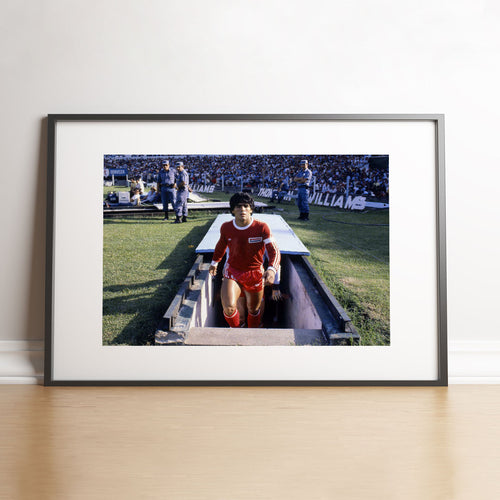 Maradona comes out of the tunnel, 1980