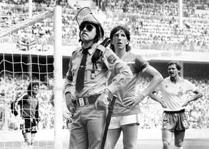 Paul Mariner et le policier espagnol, 1982
