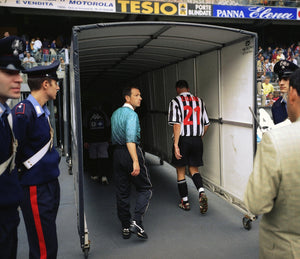 Zidane returns to the locker room, 1998